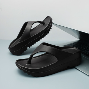 Chanclas de verano para mujer con suela gruesa de EVA y clip para los dedos, sandalias de playa, calzado de exterior a la moda, blanco y negro - Product Image 3