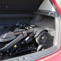 Scooter de mobilité pliable pour adultes, mécanisme de pliage manuel, couleur noire, accoudoirs, moteur 180W, vitesse 7 km/h, capacité 120 kg, 10 Ah