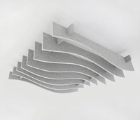 Panneaux acoustiques linéaires modernes en polyester durable pour hôtels, écoles et appartements.