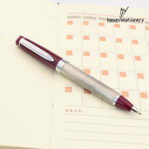 Bolígrafo Retro de Lujo con Diseño Innovador y Único, de Metal Bronce con Mapa del Mundo y Acabado Resistente a la Corrosión Química - Product Image 4