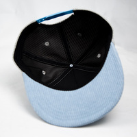 Gorra de béisbol personalizada de dos tonos con logo bordado, visera plana, tela de pana, ajustable con broche a presión, estructurada, con cuerda, estilo trucker.