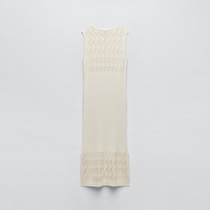 เดรสไหมพรมลำลองแขนกุดสำหรับผู้หญิงพร้อมโลโก้แบบกำหนดเอง - Product Image 4