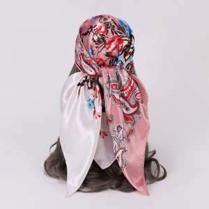 Foulards carrés en satin de soie de 90 cm, design élégant et tendance, imprimés, pour femmes, hijab, protection solaire d'été, bandeaux de poignet - Vente en gros - Product Image 4