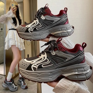 Nouvelle Arrivée 2026 Baskets Tendance Printemps à Doublure en Maille, Respirantes, Antidérapantes, Logo Personnalisé, Style Rétro, Chaussures de Marche - Product Image 1