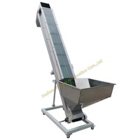 Convoyeur à bande inclinée latérale en acier inoxydable sanitaire avec design ondulé pour le transport de granulés et de poudres