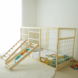 Cama de suelo para niños con dos tipos de marcos de escalada escalables en todos los lados Cama <span class=keywords><strong>Montessori</strong></span> sólida y segura hecha de madera pura - Product Image 1
