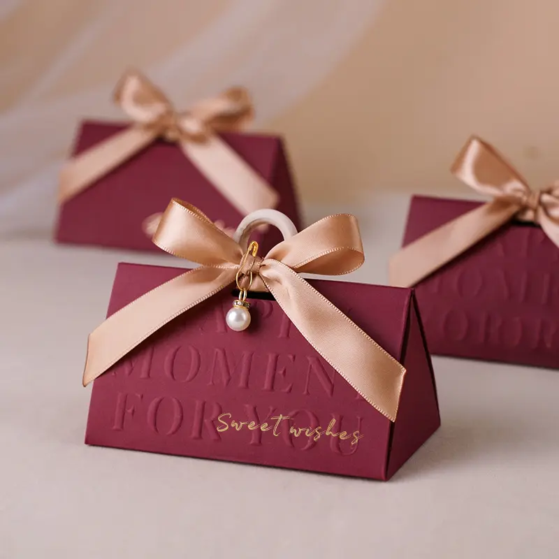 Kotak kemasan hadiah kotak permen segitiga Natal suvenir pernikahan kotak permen hadiah kertas untuk penjualan terbaik