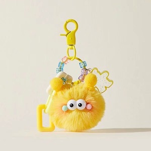 Momo Coal Briquette Llavero de peluche colgante con forma de bola, adorno para bolso, muñeco de dibujos animados, juguete esponjoso rosa - Product Image 3