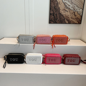 Nuevo bolso bandolera de un solo hombro con letras de diamantes, bolso cuadrado pequeño, moderno y versátil, bolso para cámara. - Product Image 2