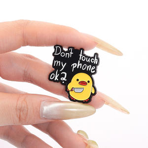 Spilla creativa carina anatra non toccare il mio telefono spilla in lega Meme distintivo regalo smalto - Product Image 6