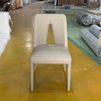 Chaise de salle à manger pour événements, chaise d'appoint empilable en cuir couleur crème, chaise de restaurant de luxe léger