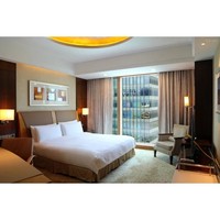 Hôtel de luxe ultra-luxe Platinum Resort, chambre standard blanche avec lit queen size, ensemble de meubles modernes, suite de chambre, appartement