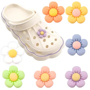 2024 New Arrival Wholesale 3D Shoe Flower Charm PVC Custom Clog Custom Logo Shoe Charms Flower Shoe Charm