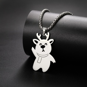 Collier tendance en acier inoxydable plaqué or avec pendentif cerf et elfe pour femme - Product Image 3