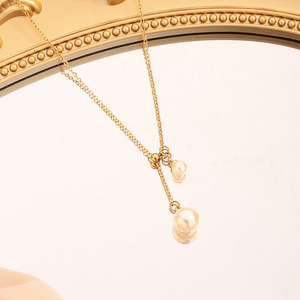 Collar largo de perlas redondas chapado en oro PVD, cadena de acero inoxidable a prueba de agua delicada, joyería y accesorios geométricos bonitos - Product Image 4