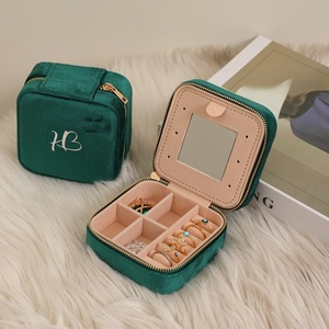 Caja de Joyería de Terciopelo de Lujo con Cierre y Espejo, Personalizable con Logotipo, Caja de Empaque Cuadrada Moderna para Aretes, Anillos y Collares - Product Image 5