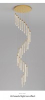 Lustre moderne minimaliste de luxe pour salon duplex à haut plafond, avec escalier rotatif et longue suspension en cristal, lumière tricolore