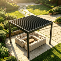 Pergola moderne de luxe en aluminium, imperméable, à lames orientables, avec structure thermolaquée résistante à la corrosion pour l'ombrage des cours.
