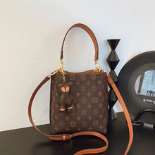 <span class=keywords><strong>Sac</strong></span> seau de luxe haut de gamme pour <span class=keywords><strong>femme</strong></span> 2026, <span class=keywords><strong>sac</strong></span> à <span class=keywords><strong>main</strong></span> tendance en PU avec doublure en fibre de polyester pour le quotidien - Product Image 2