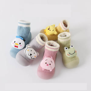 Vente en gros de chaussettes antidérapantes en tricot d'été décontractées avec semelle en caoutchouc pour bébé et enfant en bas âge - Product Image 4