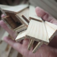 Planche en bois de pin naturel moderne, bois massif, finition lisse, taille personnalisable pour la fabrication artisanale DIY