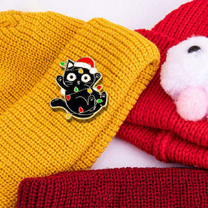 Épinglette en métal en alliage de zinc en forme de chat noir mignon, impression typographique, forme personnalisée, pour Noël, vente en gros - Product Image 4