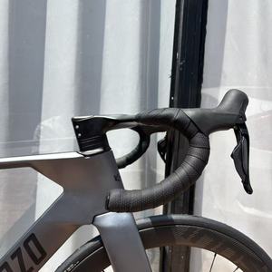 Bicicleta <span class=keywords><strong>de</strong></span> <span class=keywords><strong>Carretera</strong></span> KOZO2 con Desviador Eléctrico, Fibra <span class=keywords><strong>de</strong></span> <span class=keywords><strong>Carbono</strong></span>, 24 Velocidades, Frenos <span class=keywords><strong>de</strong></span> Disco, Bicicleta <span class=keywords><strong>de</strong></span> <span class=keywords><strong>Carretera</strong></span> Económica 700C 28 Pulgadas para Adultos - Product Image 5