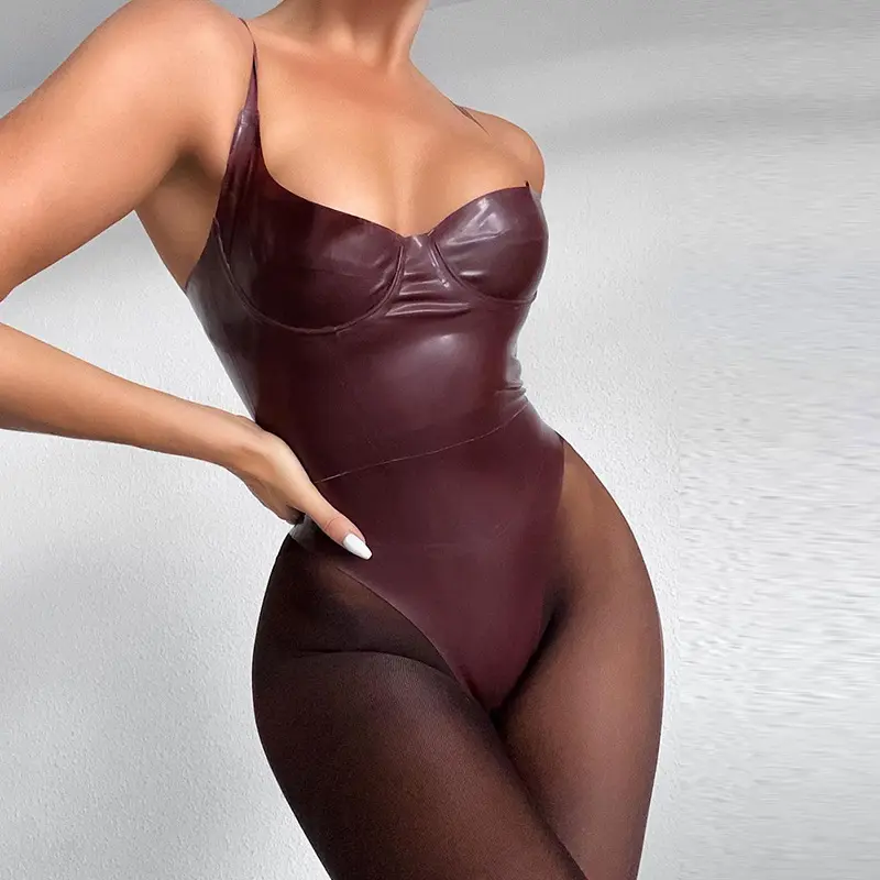 2021 güz yeni spagetti kayışı seksi Bodysuit tulum geri fermuar tek parça seksi kahverengi imitasyon deri Bodysuit kadınlar için