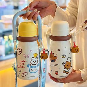 Botella de agua aislada para niños Tunee Goods de 500 ml con pajita y correa para el hombro para niños en edad escolar - Product Image 2