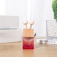 Diffuseur d'aromathérapie de voiture intelligent avec couvercle personnalisé 8ml givré coloré pince pour bouche d'aération parfum bouteille en verre bouteille carrée