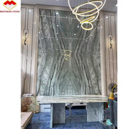 Table à manger et table basse en marbre vert irlandais poli au design moderne avec texture onyx pour salon de villa
