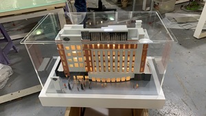 Modello Architettonico 3D in Scala di Edificio Commerciale Moderno con Tavolo di Sabbia - Modello Architettonico di Edificio per Uffici di Tendenza Ora - Product Image 4