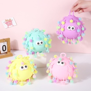 Vente en gros de jouets pour enfants en EVA TPR <span class=keywords><strong>anti</strong></span>-<span class=keywords><strong>stress</strong></span>, souris extensible à LED clignotantes, balle gonflable extensible unisexe - Product Image 1