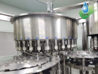 Ligne de production d'usine chinoise pour le rinçage, le remplissage et le capsulage de machines à eau RFC