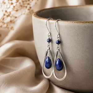 Orecchini Pendenti Vintage a Goccia con Pietra Blu, Texture Martellata, Ispirazione Etnica, Gioielli Pendenti per Donna - Product Image 6
