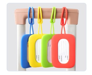 Etiqueta de Equipaje Rectangular de Silicona Personalizada 2025 con Solapa para Información de Identificación y Logotipo Publicitario para Embarque de Aviones - Product Image 1