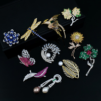Aksesoris Perhiasan Wanita Grosir Kustom, Bros Pin Mewah Motif Capung, Tanaman, Kupu-kupu, Bunga, Moissanite
