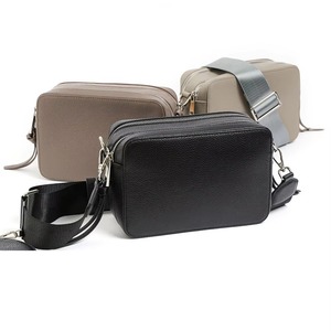 Sac à main en cuir de luxe pour femme, best-seller, idéal pour le quotidien des femmes modernes, disponible à la vente - Product Image 3