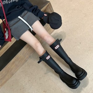 Bottes de pluie pour femmes en couleur unie rouge, nouvelles bottes de chevalier au-dessus du genou pour l'automne, avec bout rond, semelles épaisses, tige en fibre superfine - Product Image 2