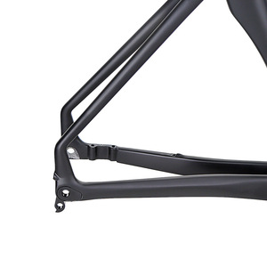 Cuadro de <span class=keywords><strong>Bicicleta</strong></span> de Carretera Aerodinámico de Fibra de Carbono Negro Personalizado Sin Marca con Frenos de Disco de Eje Pasante y Pintura Personalizable, Hecho en China - Product Image 1