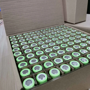 Пользовательские NCM <span class=keywords><strong>Li</strong></span> <span class=keywords><strong>ion</strong></span> 1100 мАч 1200 мАч 1500 мАч 1800 мАч 2200 мАч 3300 мАч 13700 18350 <span class=keywords><strong>18650</strong></span> 21700 3,2 В 3,7 В литиевая батарея lifepo4 - Product Image 4