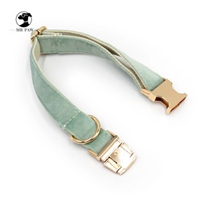 Collier pour chien en velours doux écologique, laisse en polyester couleur sauge, porte-sac à déjections canines doré tendance, DEM/DOM disponible - Product Image 3
