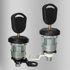 กุญแจทรงกระบอก Quanshun รุ่น FT138M4 สำหรับรถฟอร์ดทรานซิท พร้อมกุญแจ 2 ดอก สีดำ ทำจากพลาสติกผสมทองแดงและสังกะสี - Product Image 2