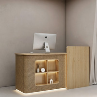 Bureau d'accueil autoportant en bois tressé, style minimaliste moderne, durable, avec éclairage LED pour magasins de vêtements et salons Yimutang