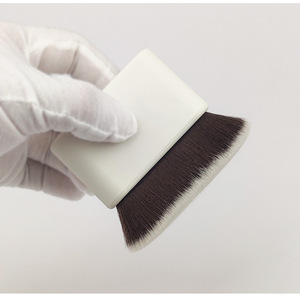 OEM 2025 plat <span class=keywords><strong>de</strong></span> voyage rétractable à remplissage coudé ondulé <span class=keywords><strong>poudre</strong></span> unique crème Blush <span class=keywords><strong>pinceau</strong></span> <span class=keywords><strong>poudre</strong></span> compacte fard à joues à bas prix avec couvercle - Product Image 6