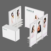 Système de présentation SEG pour salons professionnels : Sacs et accessoires pour stands, solution d'affichage pour vêtements pour enfants