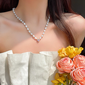 Collar con Colgante de Perlas de Estilo Francés de Lujo Ligero, Diseño de Alta Gama Popular para Mujer, Exquisito Zircon Love X1227, Diseño de Estilo Francés - Product Image 5