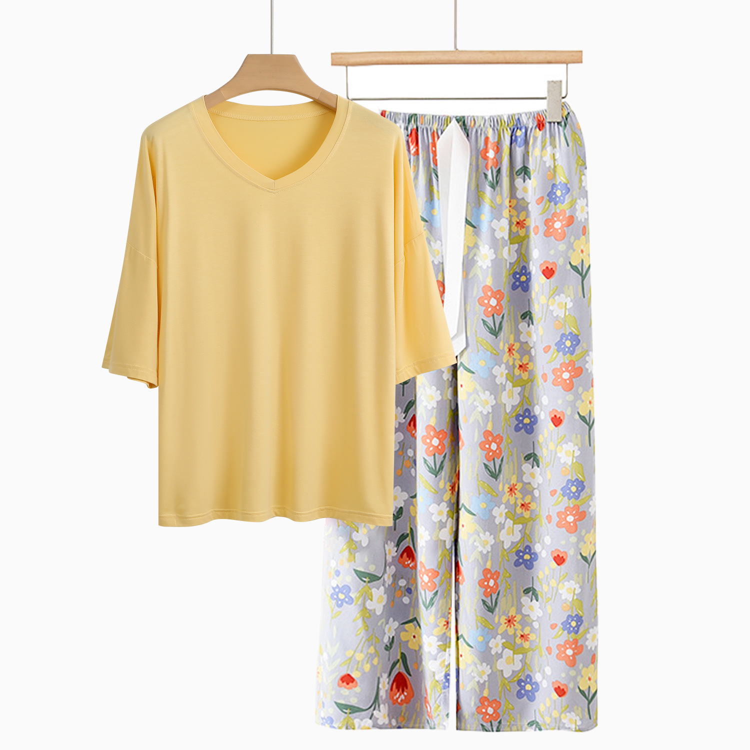 Nubes grises amarillas