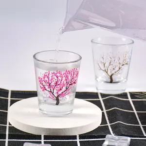 Kiraz çiçeği renk değiştirme Mini cam bardak 2 ons tekila Shot bardakları temizle Shot cam viski ve likörler