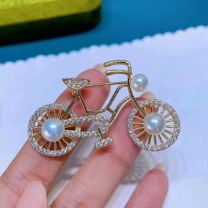 Broche de Bicicleta Giratorio de Diseño Floral de Moda, con Incrustaciones de Piedras Exquisitas y Perlas de Agua Dulce de Alta Calidad - Product Image 3